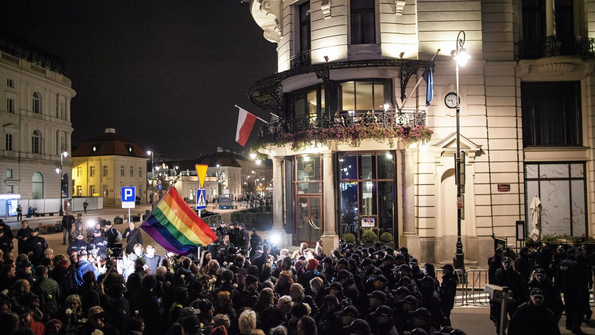 10 listopada nie będzie manifestacji w trakcie kolejnej miesięcznicy smoleńskiej na Krakowskim Przedmieściu – zapowiedział lider Obywateli RP Paweł Kasprzak. W tym dniu Obywatele RP będą pod Pałacem Kultury i Nauki, w miejscu, gdzie podpalił się Piotr S. O sprawie jako pierwszy informował dziennikarz Onetu Piotr Halicki na Twitterze.