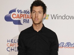 Calvin Harris w towarzystwie pięknych pań