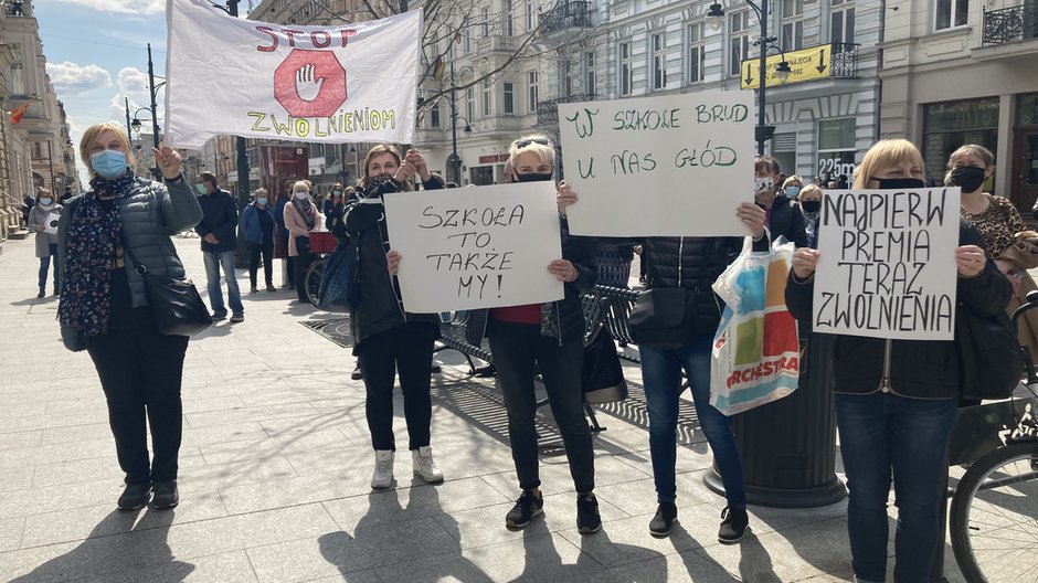 Łódź: Protest pracowników szkół. Ważą się losy blisko pół tysiąca osób 