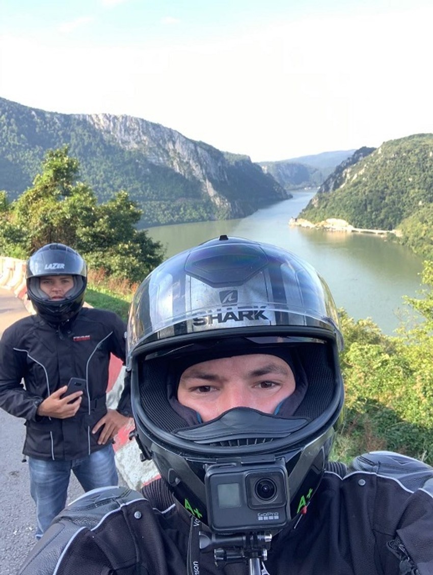 Aleksandar sa prijateljem