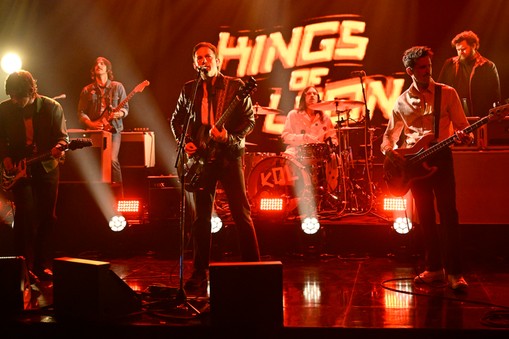 Zespół Kings of Leon jako gość „The Tonight Show Jimmy’ego Fallona, 26 lutego 2024 r