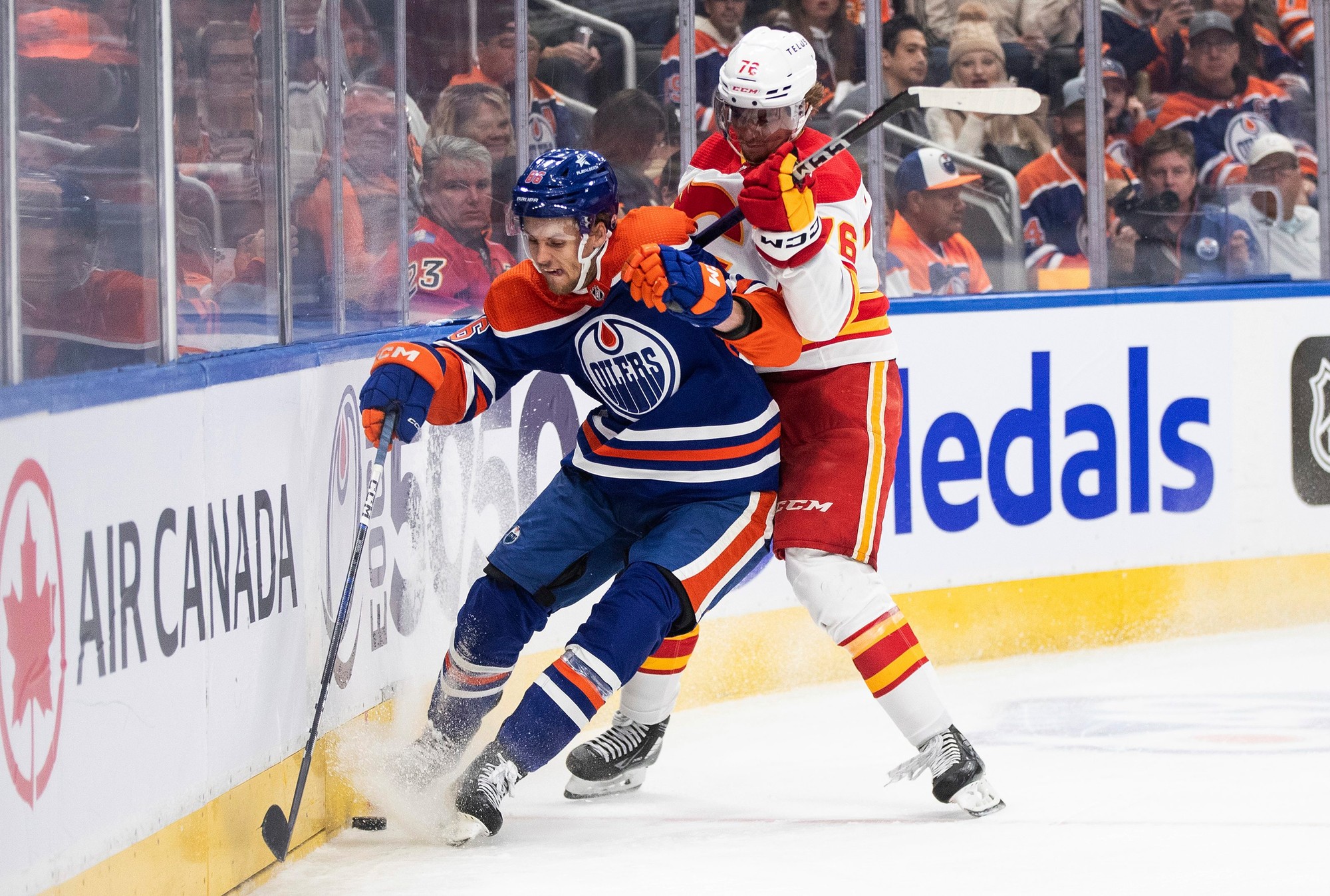 Prípravný zápas NHL: Edmonton Oilers - Calgary Flames.