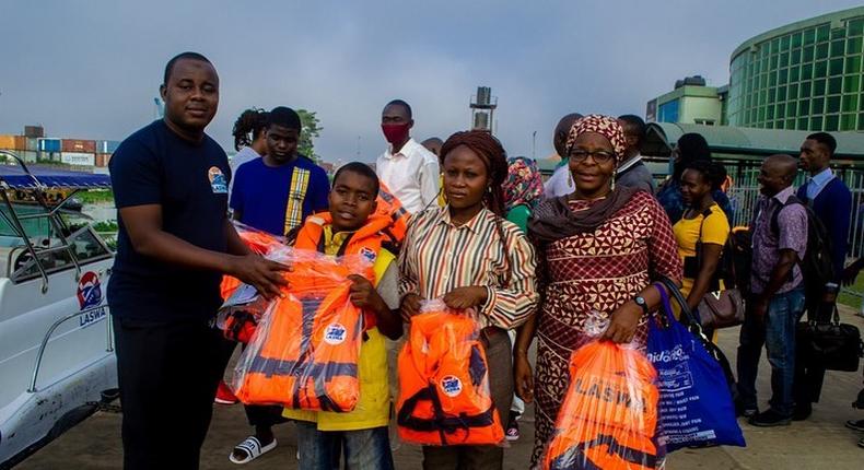 The Lagos State Waterways Authority (LASWA) distributes 250 lifejackets to ferry passengers at Ipakodo, Ikorodu [LASWA]
