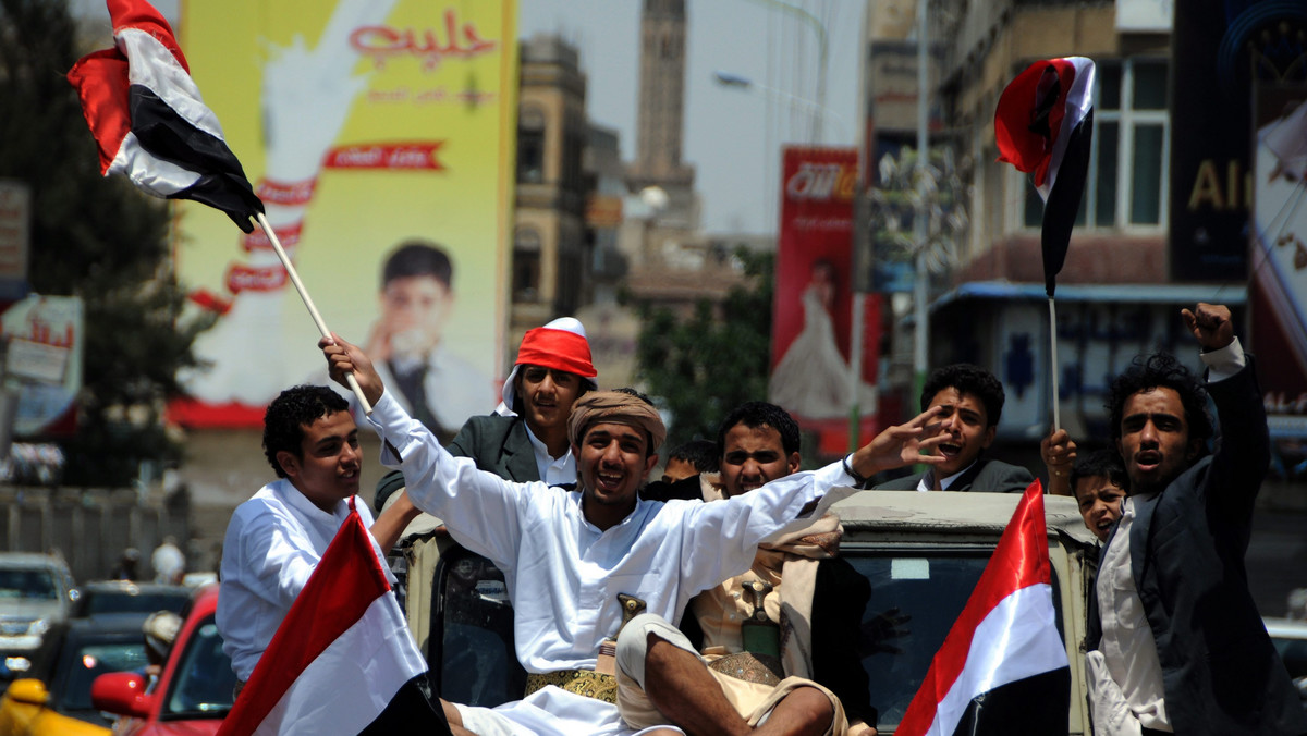 Stany Zjednoczone zaapelowały do prezydenta Jemenu Alego Abd Allaha Salaha, który nieoczekiwanie powrócił do swego kraju, aby oddał władzę i przeprowadził wybory prezydenckie do końca roku.