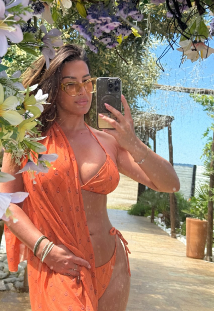 Ena Popov u bikiniju 