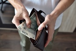 Za dwa tygodnie mija ważny termin płatności. Za karę grozi zajęcie emerytury lub pensji