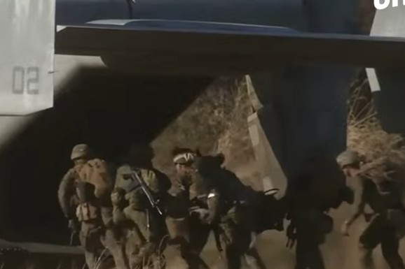 (VIDEO) BIO JE NA LITICI, NA 2.000 METARA VISINE, A OKO NJEGA SU PADALE BOMBE Detalji (ne)moguće misije spasavanja pilota: CIA prevarila Iran, usledio FILMSKI OBRT (VIDEO)