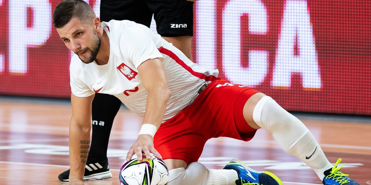 Polacy przegrali z Rosją 1:5 na pożegnanie z mistrzostwami Europy w futsalu.