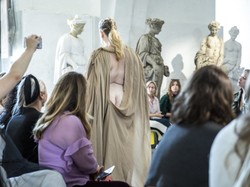 Genitalia w roli głównej: zupełnie nadzy modele i modelki na pokazie duńskiego projektanta. FOTO (TYLKO DLA DOROSŁYCH)