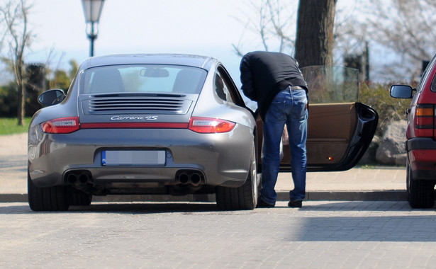 Marcin Dubieniecki jeździ porsche, które zabrał mu prokurator. Wpadł na gorącym uczynku