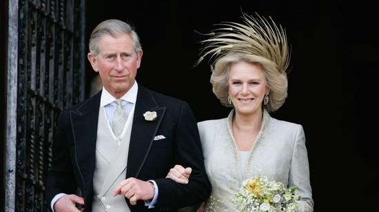 Csoda, hogy megvalósult Károly király és Kamilla királyné esküvője: egy sor szerencsétlen dolog történt a szertartás előtt és után