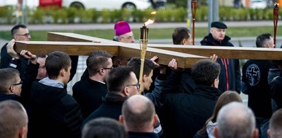 Katechetka na L4 niosła krzyż na procesji. ZUS zareagował błyskawicznie