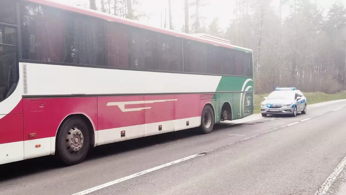 Jechał autobusem bez koła