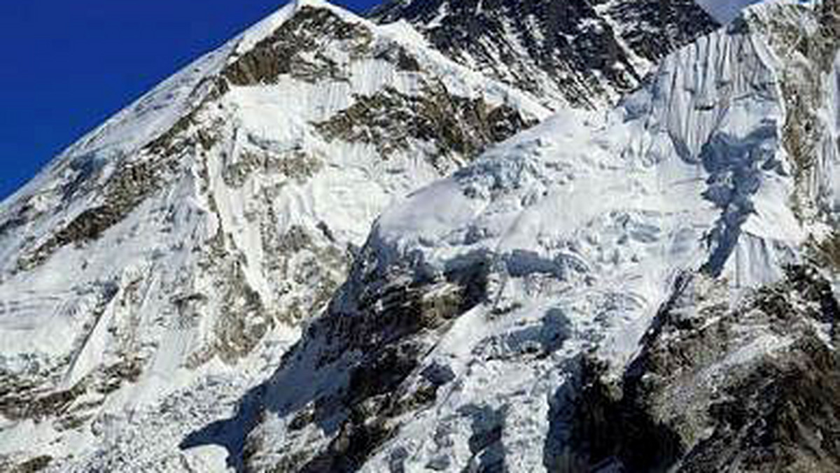82-letni były minister spraw zagranicznych Nepalu Shailendra Kumar Upadhyaya zmarł na zboczach Mount Everestu próbując zostać najstarszym człowiekiem, który zdobył najwyższy szczyt Ziemi.