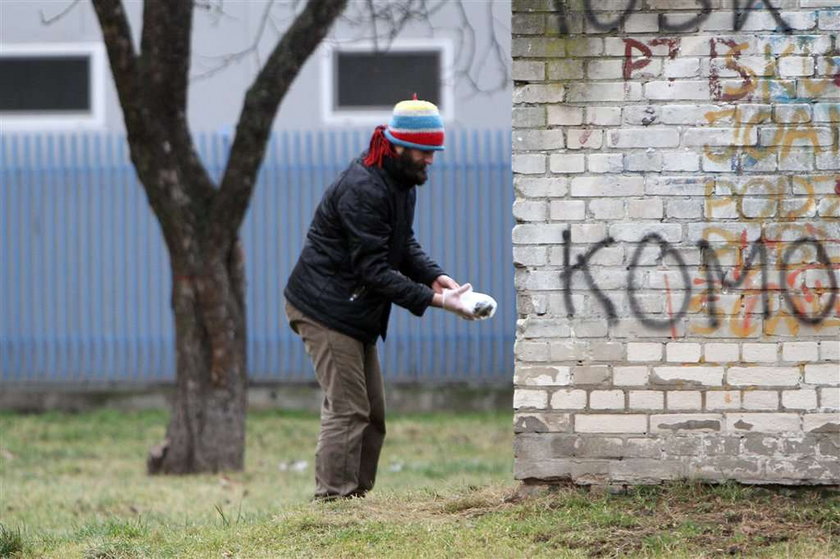 Polski aktor i kupka. Psia. Posprzątał czy nie? Sprawdź!