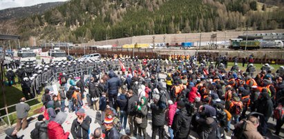 Starcia na granicy austriackiej. Bili się o uchodźców