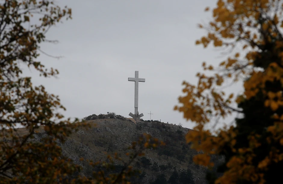 Krst na zapadnoj strani Mostara