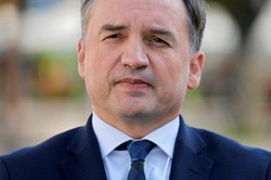 Kolejna operacja Zbigniewa Ziobry. "Modlimy się za zdrowie i życie Zbyszka"