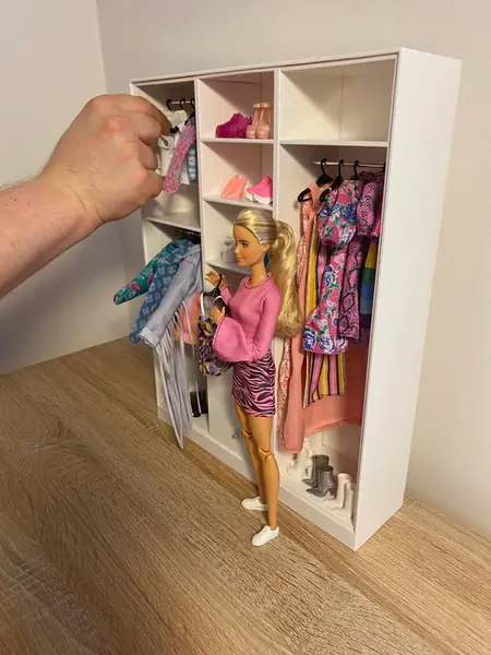 Jan od trzech lat kolekcjonuje lalki Barbie