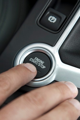 Szkoda tylko, że ze środkowego tunelu zniknęła stacyjka - zamiast niej jest przycisk Start/Stop