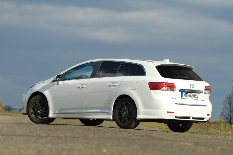 Test Toyoty Avensis Kombi 2.0 D-4D: rodzinnie i sportowo