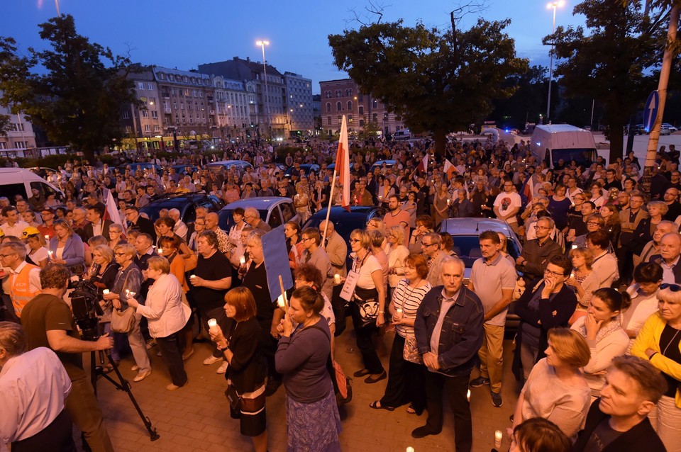 Protest przed siedzibą Sądu Okręgowego na pl. Dąbrowskiego w Łodzi 