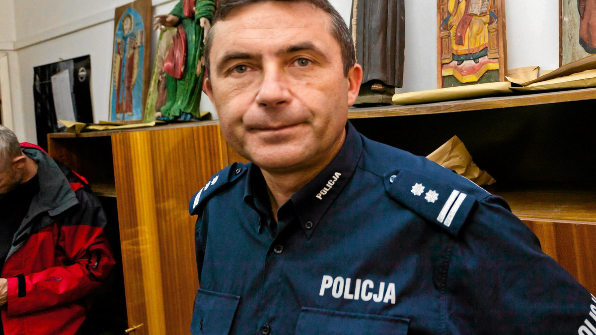 Dariusz Nowak po 26 latach pracy odchodzi z policji, teraz będzie pełnić funkcję osoby odpowiedzialnej za kontakty z mediami w krakowskim oddziale Najwyższej Izby Kontroli.