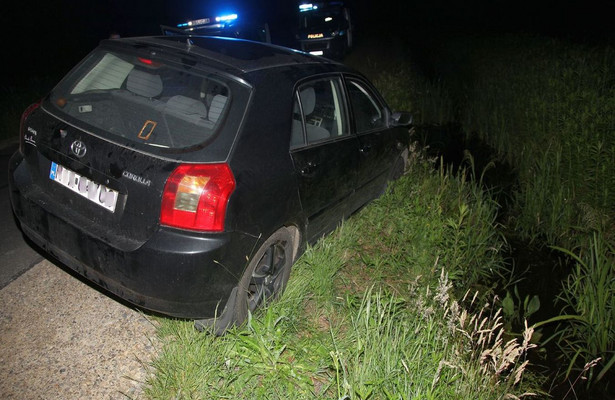 Dramatyczna podróż. Kobieta w trakcie jazdy piła alkohol. W aucie jej 8-letnie dziecko i koleżanka