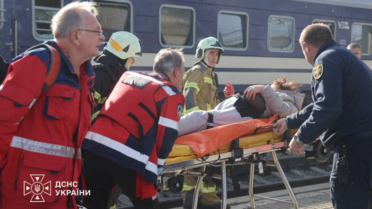 Atac cu dronă rusească în Gara Dnipro: cel puțin 13 morți pe un peron aglomerat. Oamenii așteptau trenul spre Zaporojie