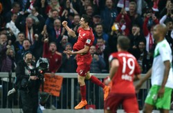 Piłkarski świat w szoku po wyczynie Lewandowskiego. Magazyn "Kicker": Był nieziemski. WIDEO