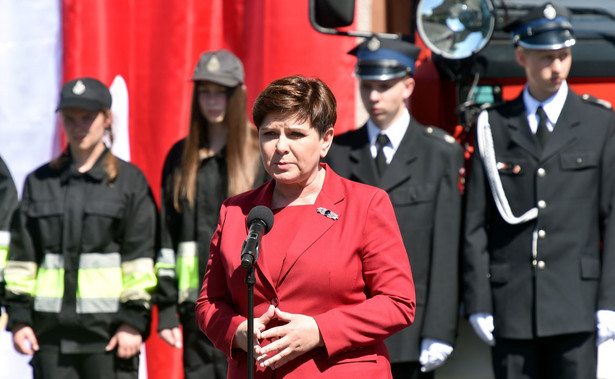 KOD zakłócił spotkanie premier ze strażakami. Beata Szydło: Ci, którzy mają odwagę, nie potrzebują krzyku