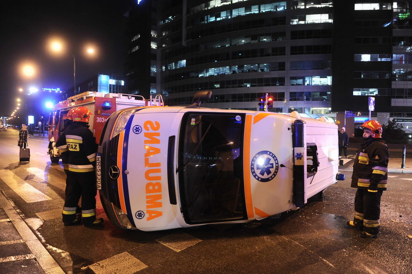 Ford uderzył w ambulans transportujący krew