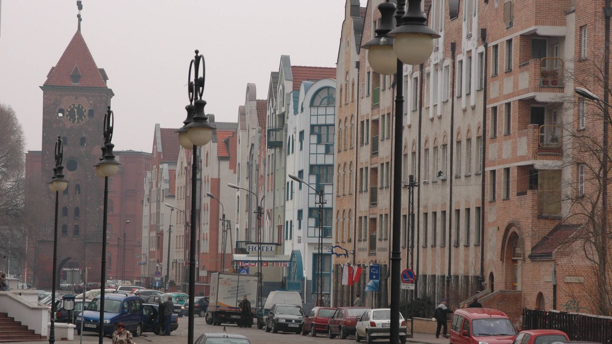 Pięciu kandydatów zgłosiło się w piątym konkursie na stanowisko dyrektora Departamentu Komunikacji Społecznej w elbląskim ratuszu. Nie oznacza to, że wybór zostanie dokonany - podało Radio Olsztyn.