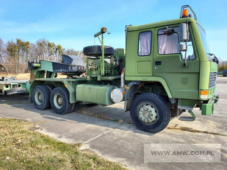 Wojskowe Volvo FL12 z naczepą Lohr