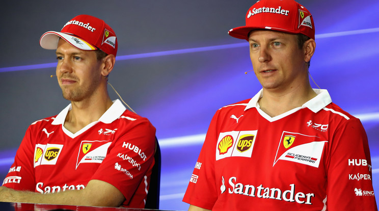 Vettel (balra) csapattársa marad év végéig Räikkönen, kérdés, segít e neki a futamokon /Fotó: GettyImages