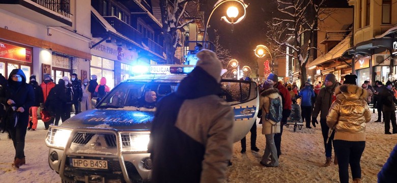 Tańce na Krupówkach w Zakopanem i awantury. 137 interwencji policji