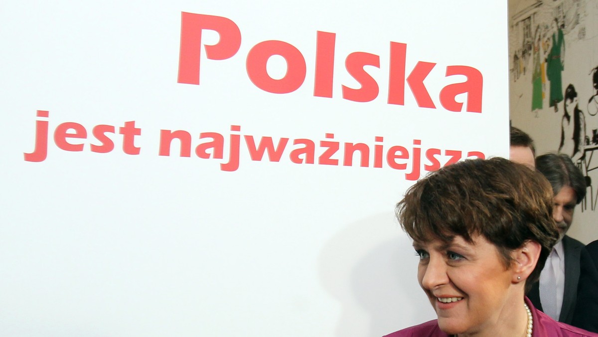 - Otwieramy dziś nowy rozdział. Otwieramy dziś partię Polska Jest Najważniejsza. Już tysiące naszych sympatyków rozpoczęło zbieranie podpisów pod wnioskiem. Polacy chcą zmiany - ogłosiła na pierwszym kongresie PJN szefowa stowarzyszenia, była posłanka PiS Joanna Kluzik-Rostkowska.