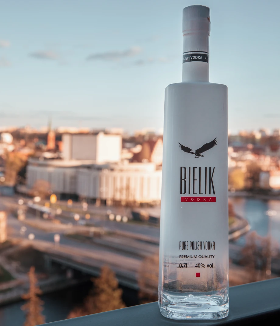 „Bielik” to wódka pszeniczna klasy premium. Jak tłumaczy Jakub Gromek, zamysłem Manufaktury było stworzenie alkoholu prezentowego, który będzie stanowił alternatywę dla klasycznej Belvedere 