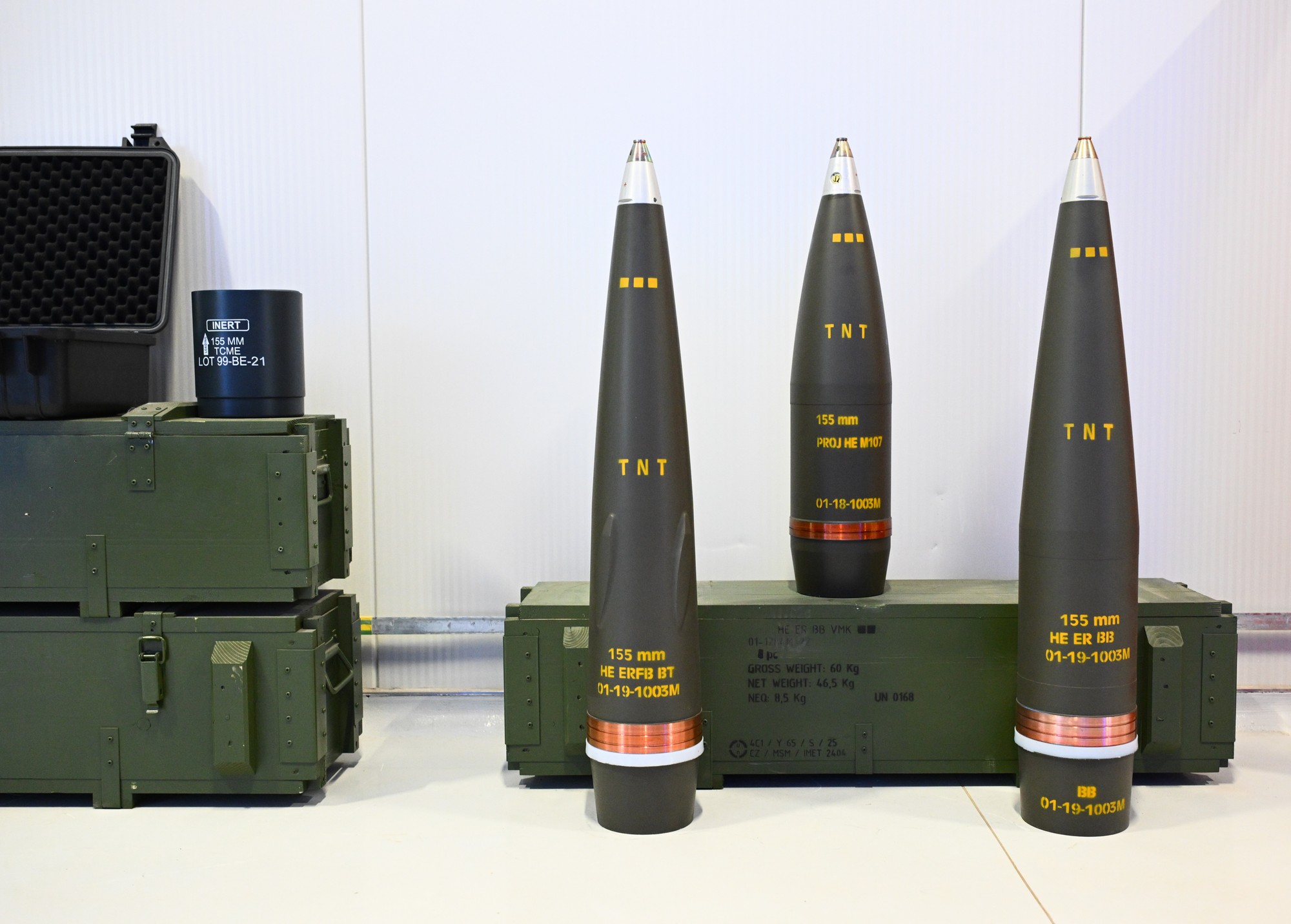 V ZVS holding v Dubnici nad Váhom spustili do prevádzky novú výrobnú linku na plnenie veľkokalibrovej delostreleckej munície.