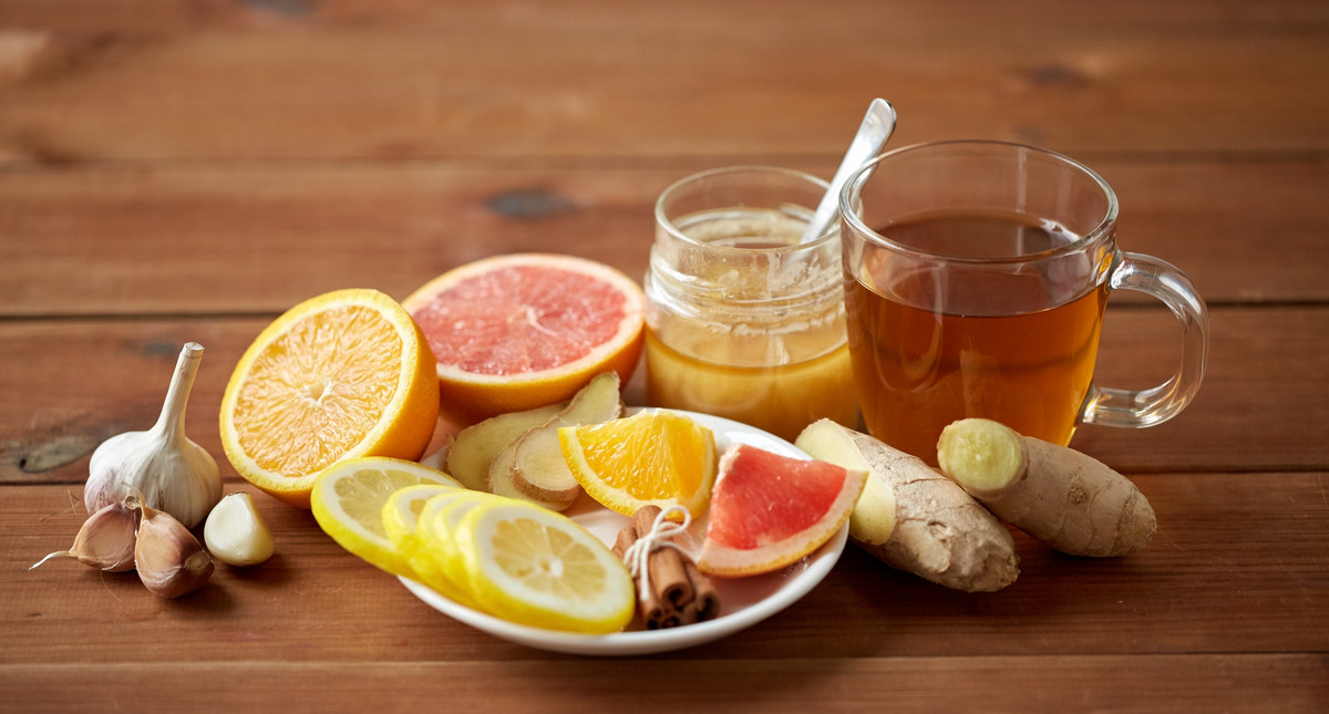 Domowe sposoby na ból gardła - herbatki, mikstury i płukanki, które  naprawdę pomagają