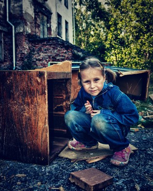 Dzieci z uboższych rodzin są bardziej narażone na choroby układu oddechowego [BADANIE]