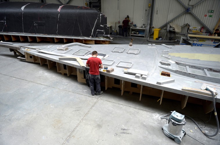 Do realizacji w Polsce przyjmowane są zlecenia wykonania ekskluzywnych jachtów żaglowych i żaglowo-motorowych o długości do 30 metrów.



<br><br> fot. (dd/mr) PAP/Darek Delmanowicz