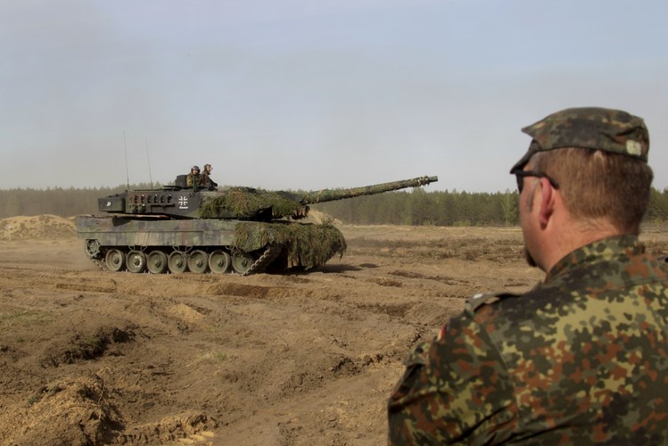 Ćwiczenia w Podgrodziu na Litwie. Czołg Bundeswehry - Leopard 2