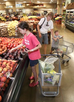 Handel "brzydkimi" owocami może uratować 1500 ton żywności?