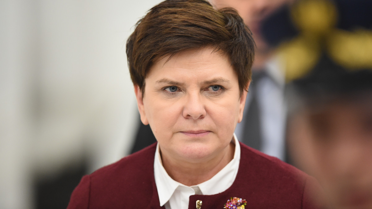 Polska jest bardzo otwarta i nastawiona na dialog z Komisją Europejską - powiedziała premier Beata Szydło pytana o to, dlaczego Polska nie potrafi porozumieć się z KE. - Nie potrafię zrozumieć, dlaczego KE nie jest w stanie przyjąć argumentów Polski - dodała.