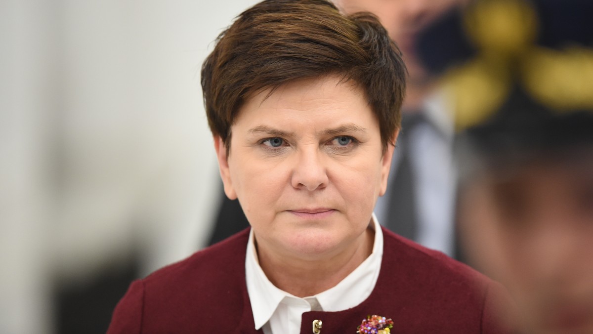 Polska jest bardzo otwarta i nastawiona na dialog z Komisją Europejską - powiedziała premier Beata Szydło pytana o to, dlaczego Polska nie potrafi porozumieć się z KE. - Nie potrafię zrozumieć, dlaczego KE nie jest w stanie przyjąć argumentów Polski - dodała.