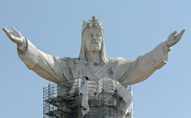 Po sześciu latach od zakończenia budowy, figura Jezusa, króla Wszechświata przejdzie gruntowny remont.