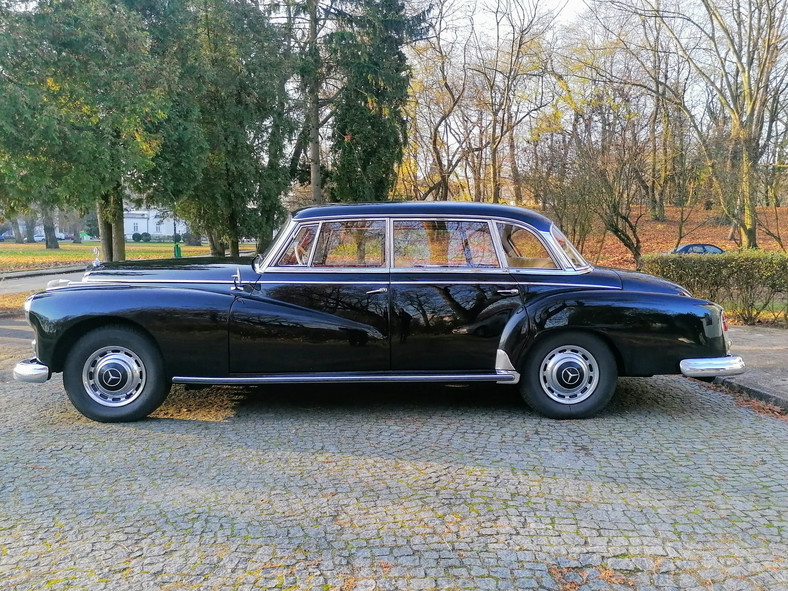 Mercedes 300d - rządowa limuzyna z czasów PRL