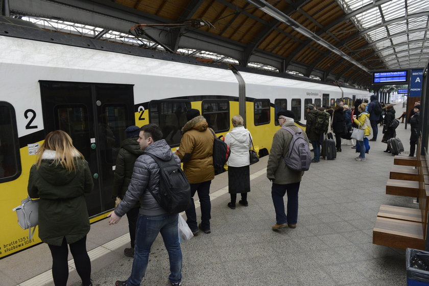 Koleje Dolnośląskie tną połączenia