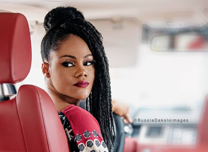Fatoyinbo continued to target Busola in the intervening months, organizing prayer sessions and specialized deliverance sessions with guest pastors to help ‘repair’ her ‘bondage’ and suggesting to her that the violence he had meted towards her was a problem they both had in common and needed communal deliverance [Instagram/BusolaDakolo] 